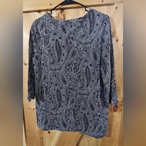 Patterned top - Picture 3 of 3